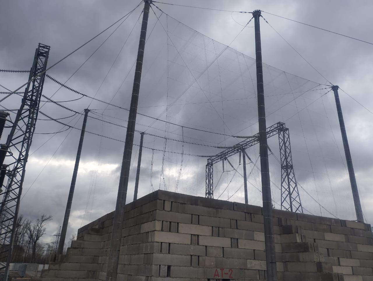 Покраска забора для коттеджного поселка