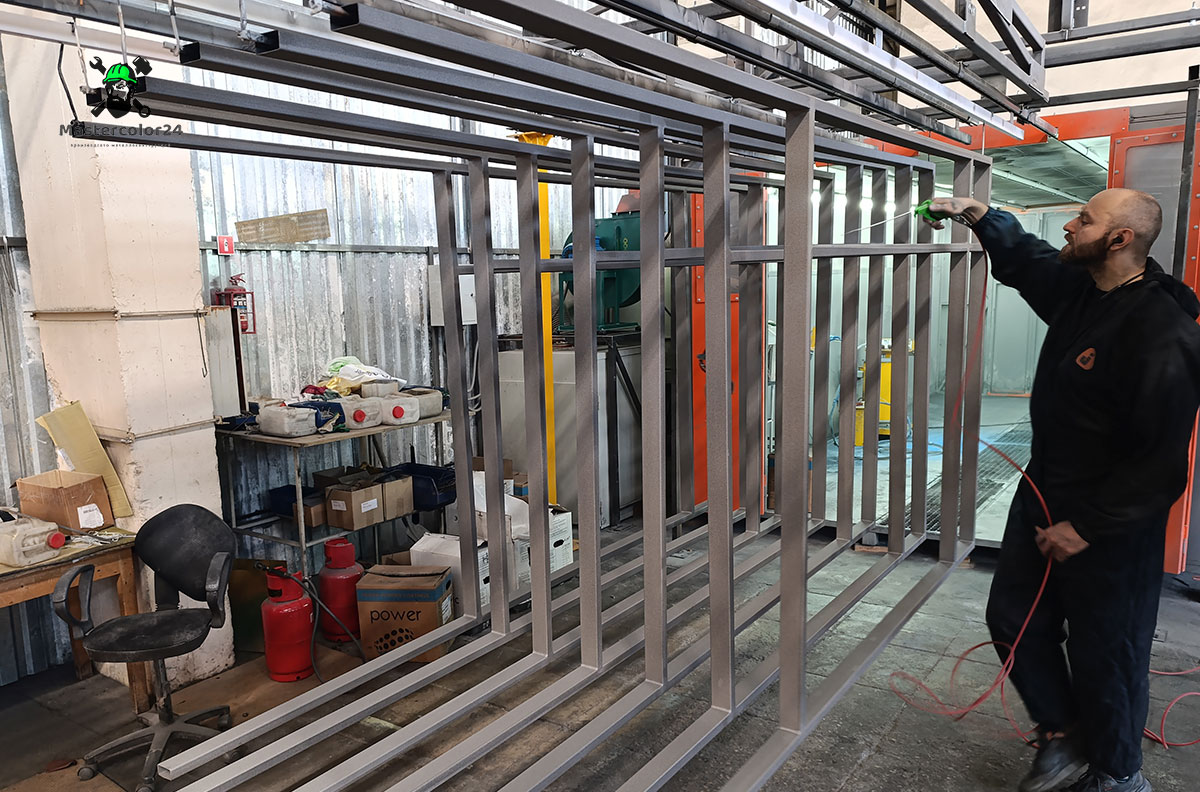 Покраска секций забора, до покраски