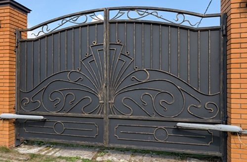 Кованые ворота после реставрации