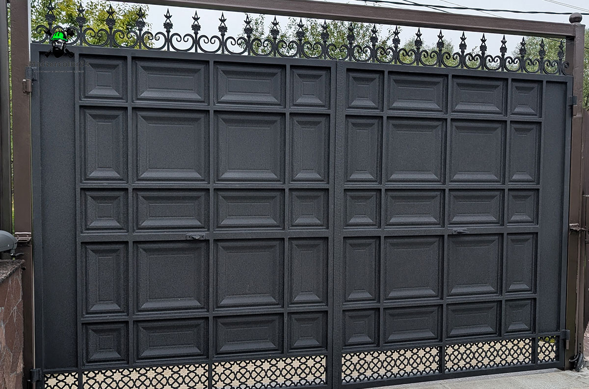 Покраска ворот в крокодил