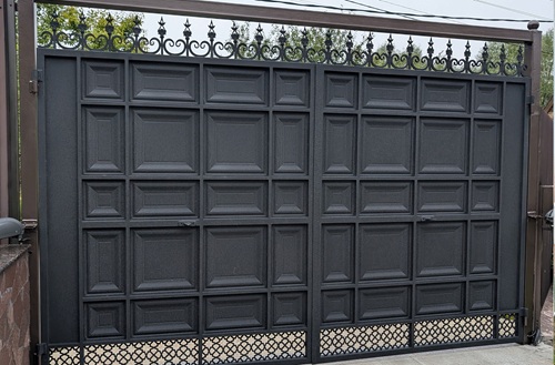 Ворота из профлиста после покраски