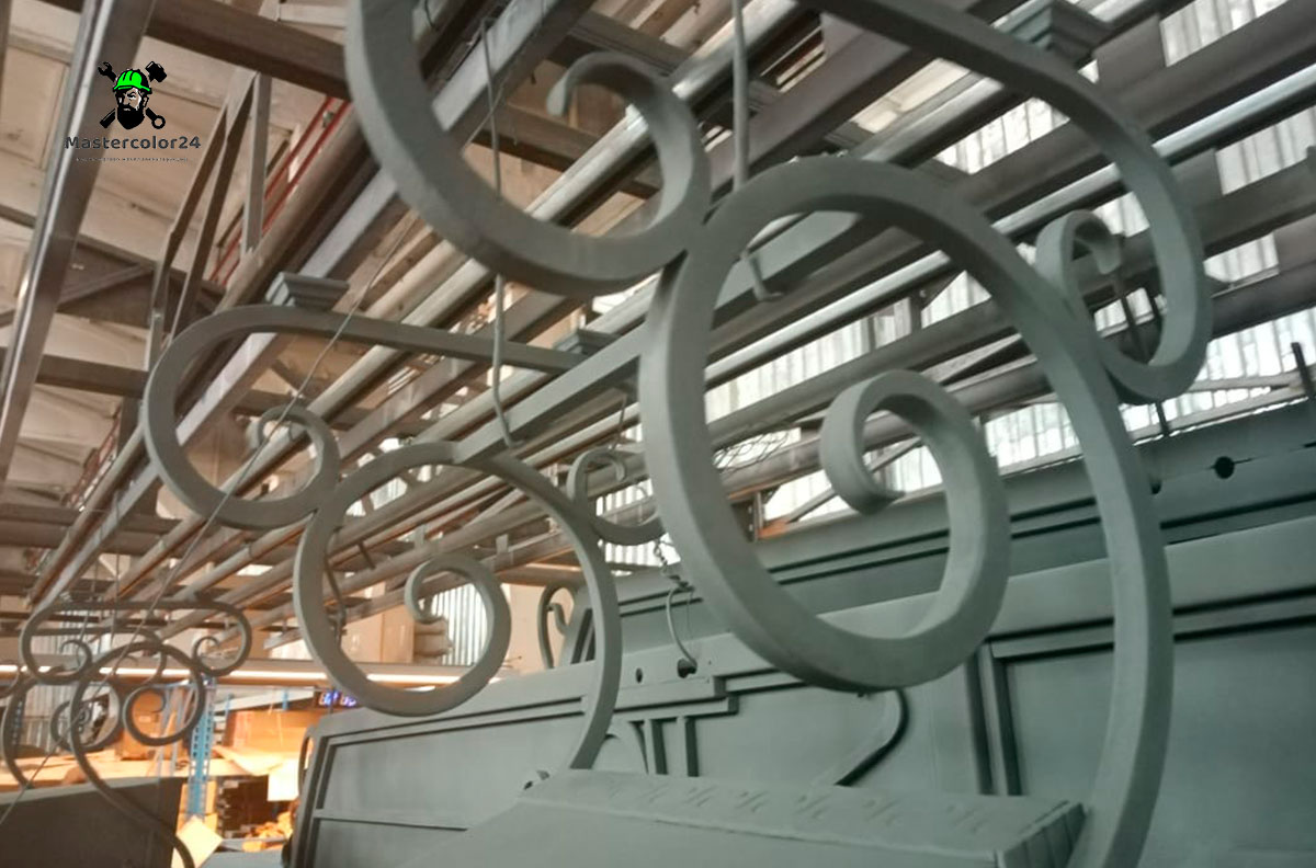 Кованые ворота очищены и подготовлены к покраске