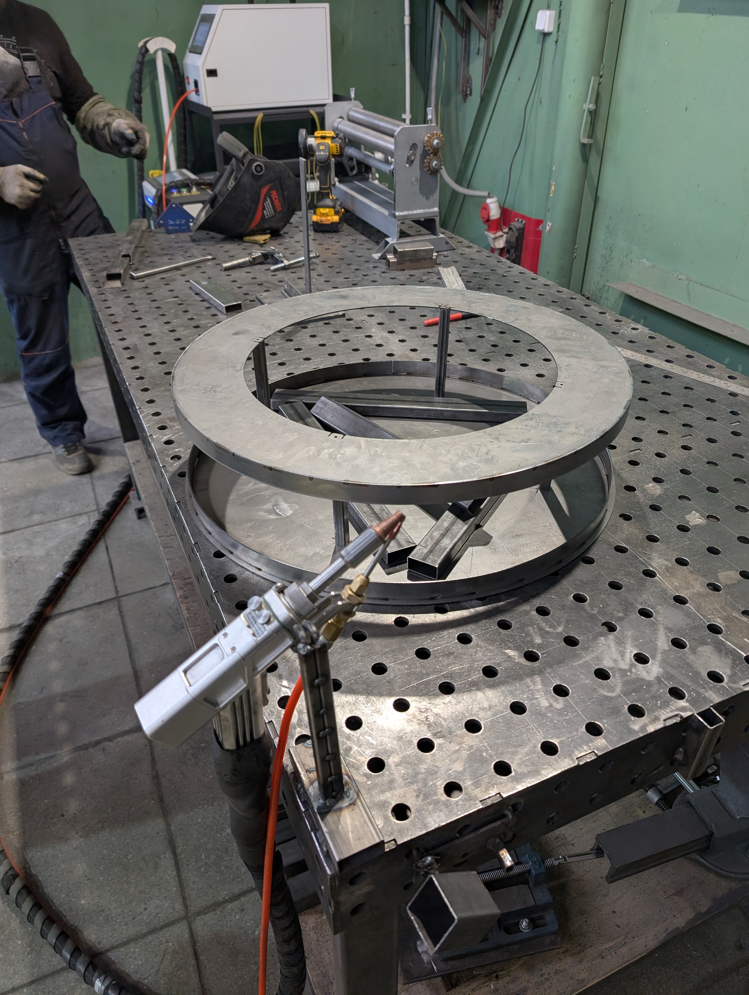 Сварка рекламных изделий