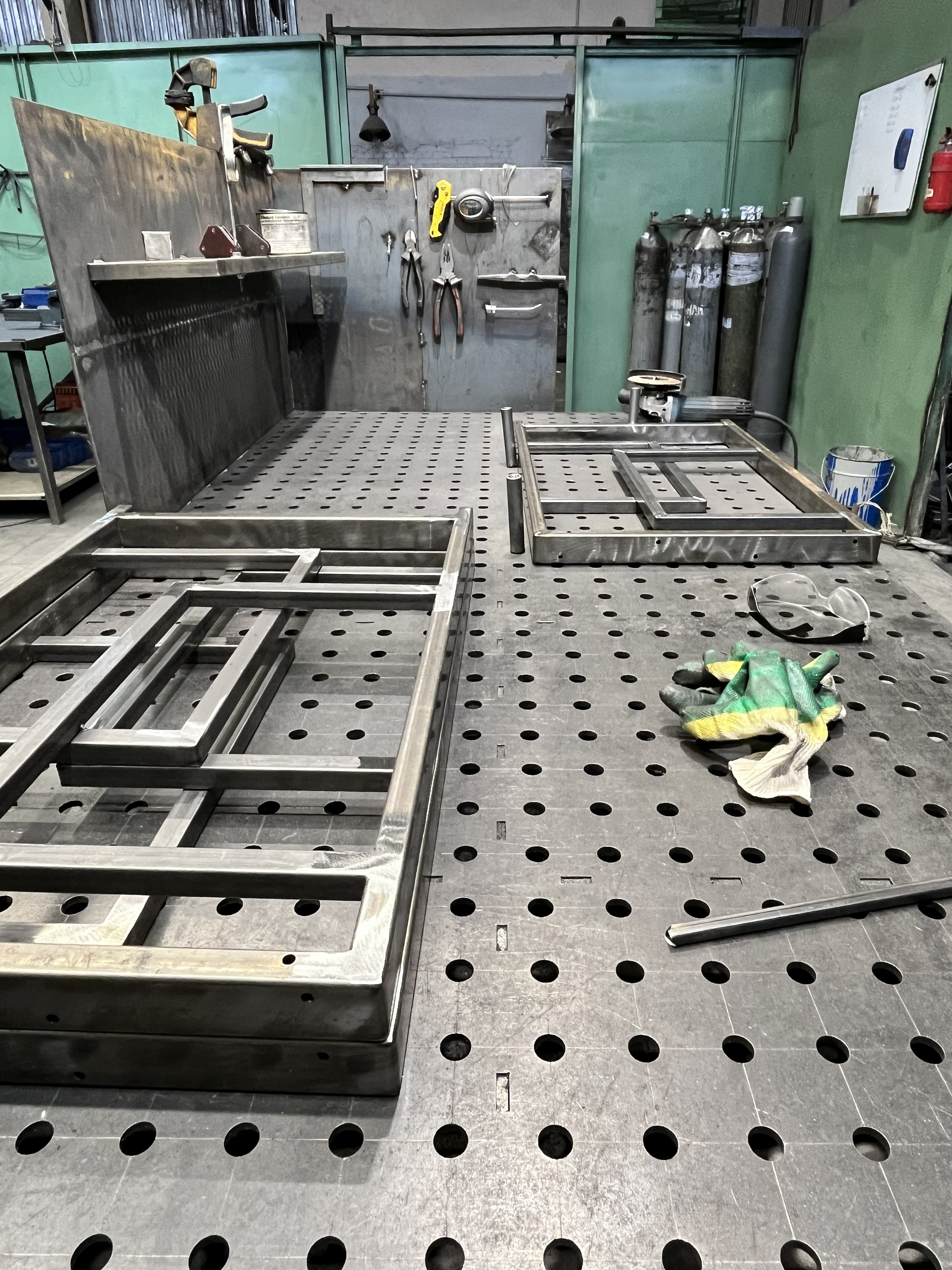 Сварка подстольев мебельных